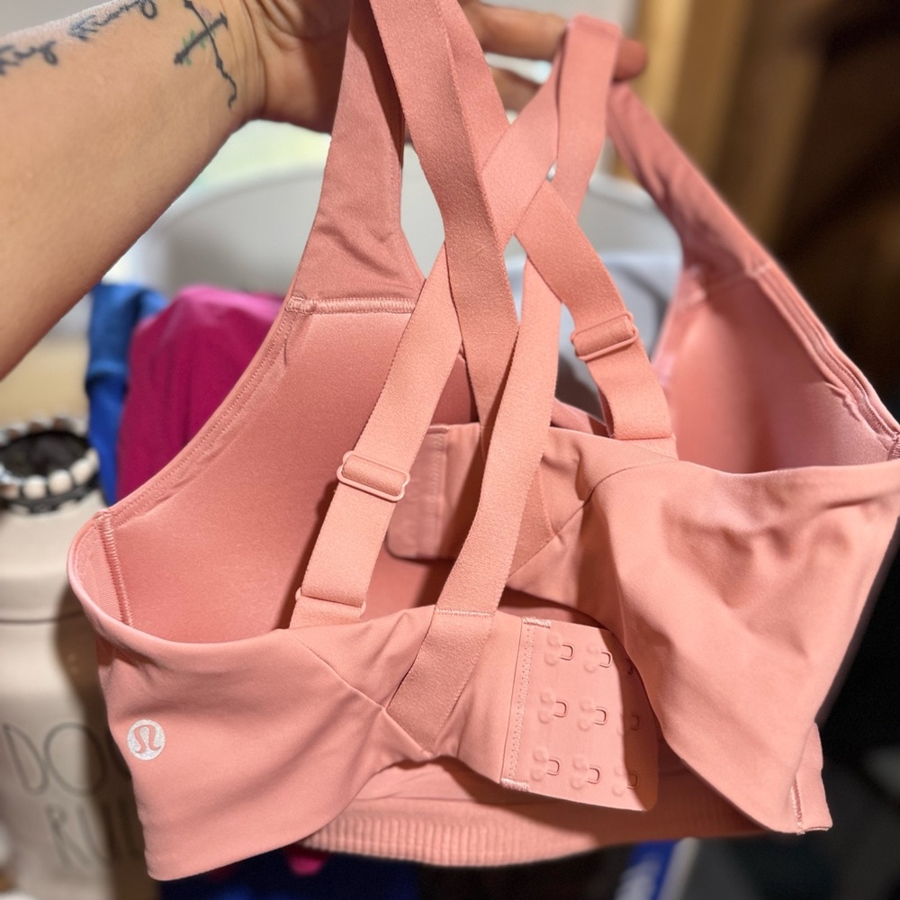 LULU 2 sports bras 36 D and leggings size 6 price is for all 3